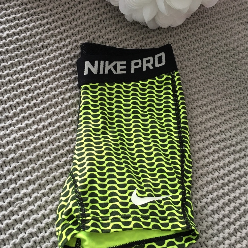 Nike Pros Neon Pattern - Picture 5 of 5